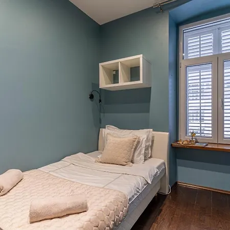 Azzuro Self Check In